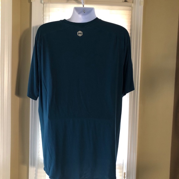 Under Armour Athletic Shirt - Picture 3 of 4